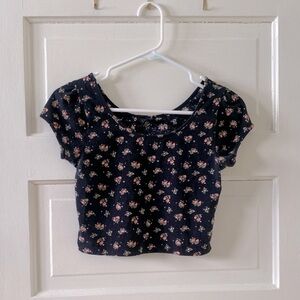 FOREVER 21 Floral Cropped Short Sleeve Women's Tshirt Size Medium